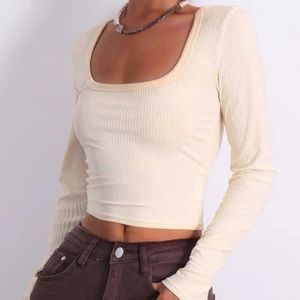 Ribbed Knit Scoop Neck Crop Tee